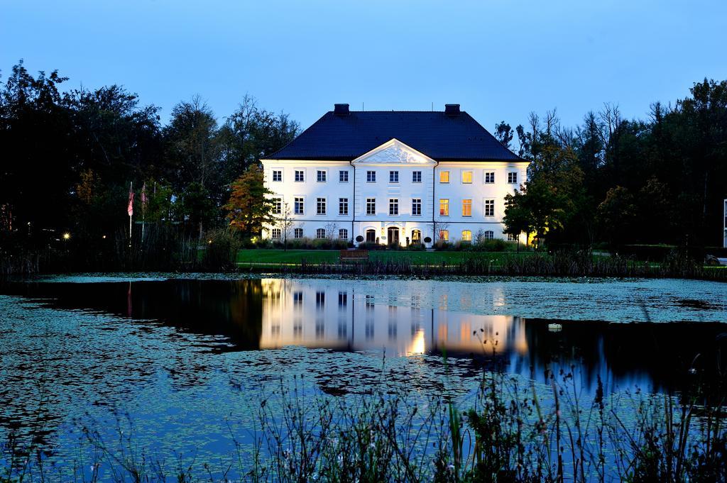 Schlossgut Gross Schwansee Exterior photo The manor house of the former estate of Kaden