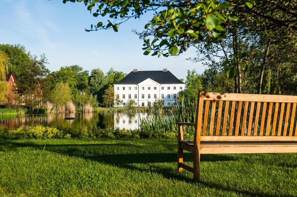 Schlossgut Gross Schwansee Exterior photo The manor house