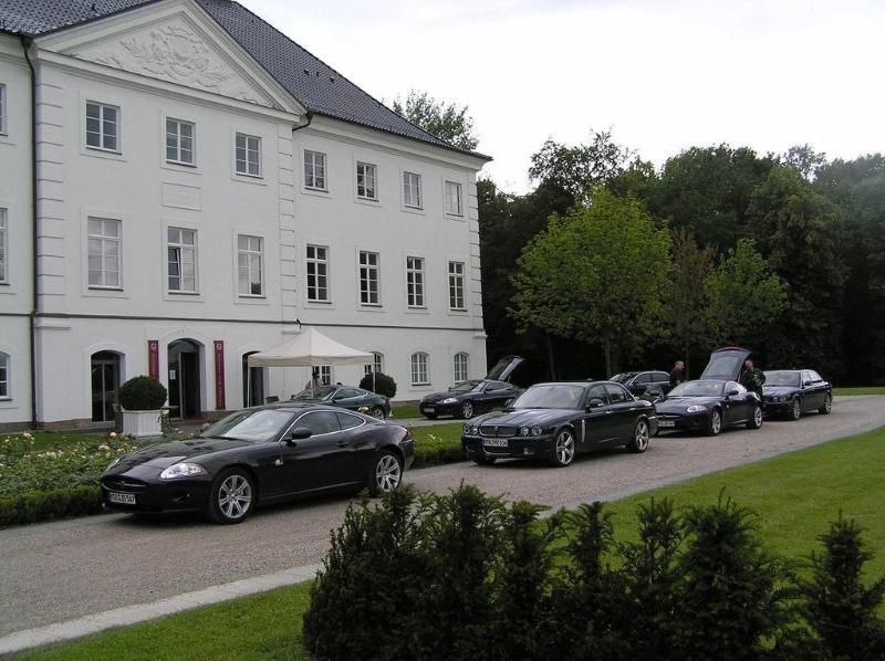 Schlossgut Gross Schwansee Exterior photo The German ambassador's residence in Warsaw