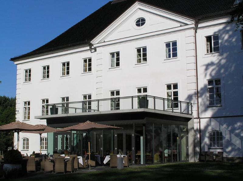 Schlossgut Gross Schwansee Exterior photo The former hunting lodge of the Prince of Schwarzenberg
