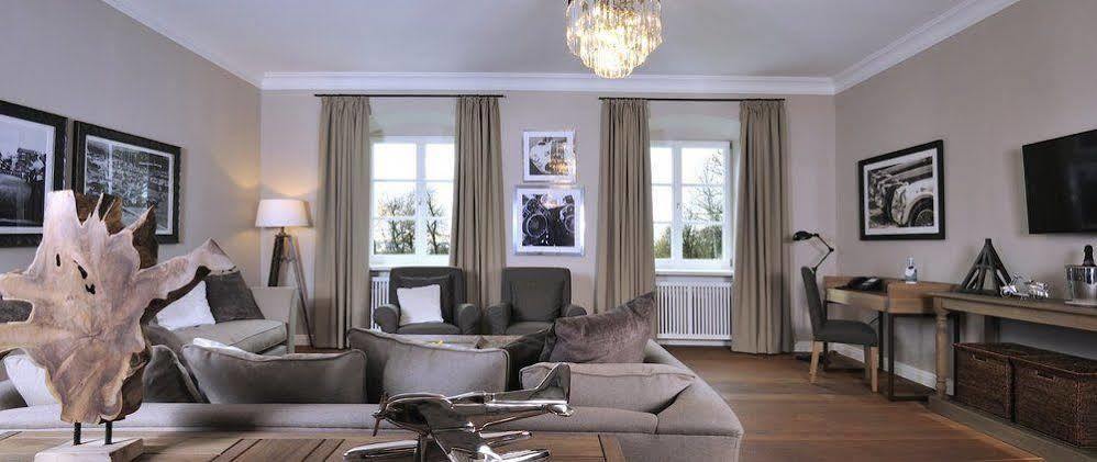 Schlossgut Gross Schwansee Exterior photo A living room