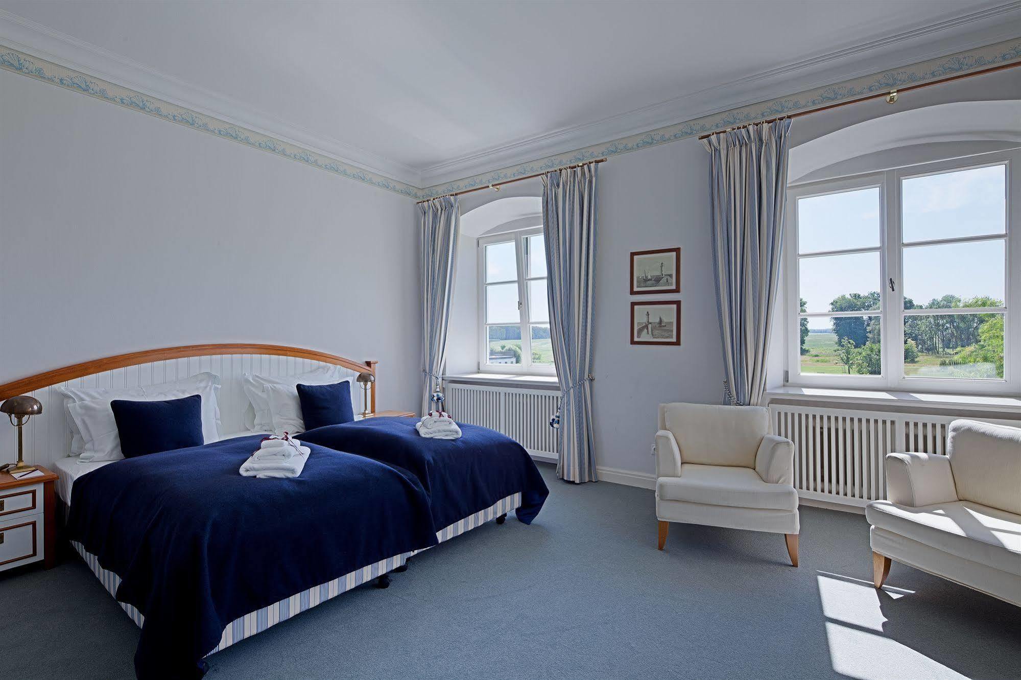 Schlossgut Gross Schwansee Exterior photo A room at the hotel